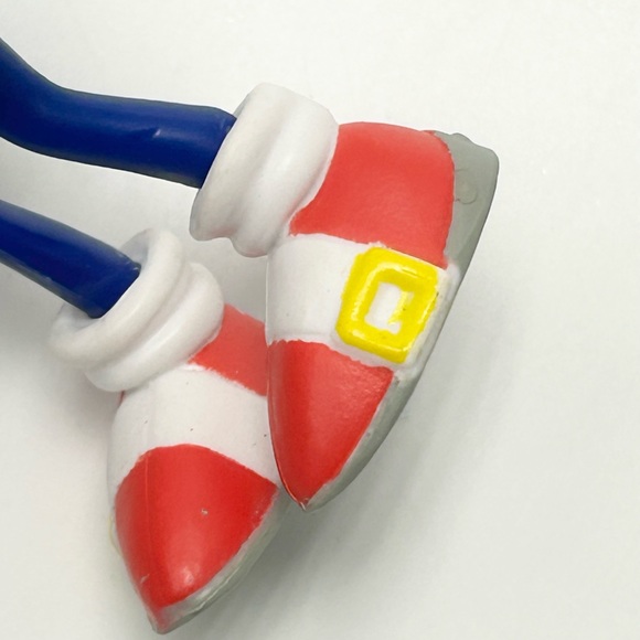 Sonic The Hedgehog Pointing Modern Action Figure. FIRM PRICE! - Picture 8 of 9